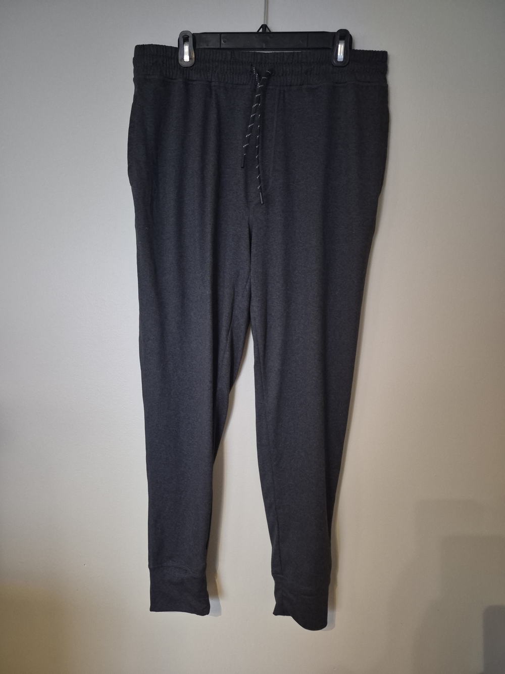 Lolë Men's Jogger Sweatpants Size Large Charcoal Grey Drawstring